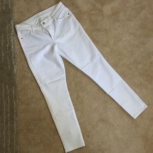 White in Winter! NWOT Old Navy Rockstar Skinny 👖